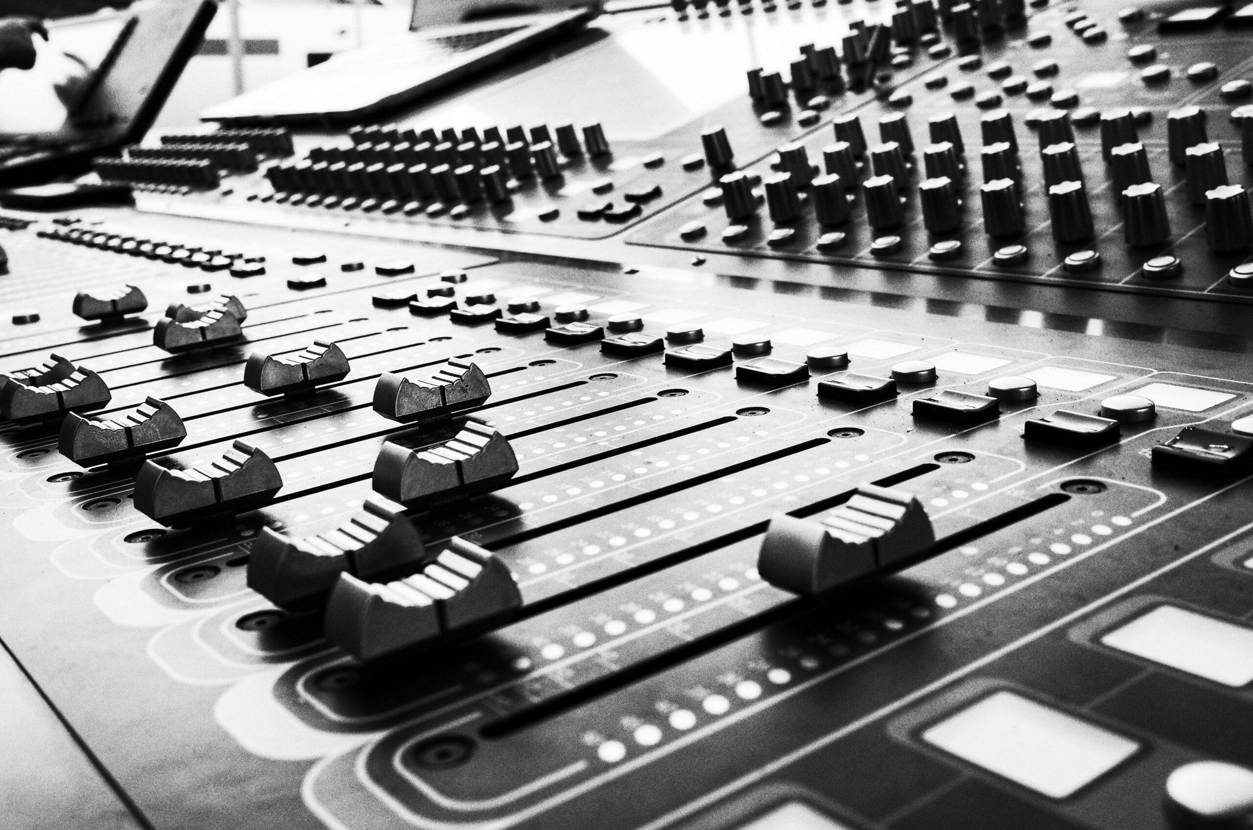 Audio Mixer Reviews: Pro Tips for Streaming Success in 2024