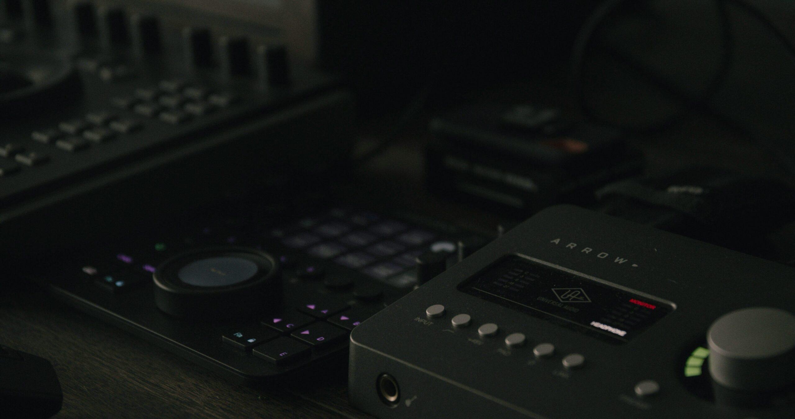 Side-by-side comparison of Logitech C920 and Elgato Facecam Pro