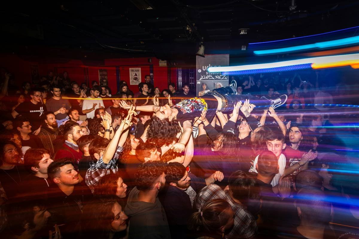 Screenshot showing poll integration and interactive chat features on popular platforms