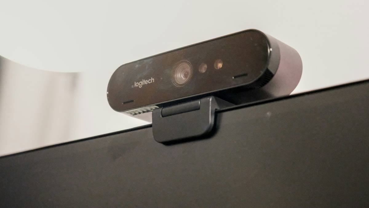 Bar chart showing viewer retention rates: passive challenges (22%) vs interactive challenges (61%) based on StreamElements 2023 data