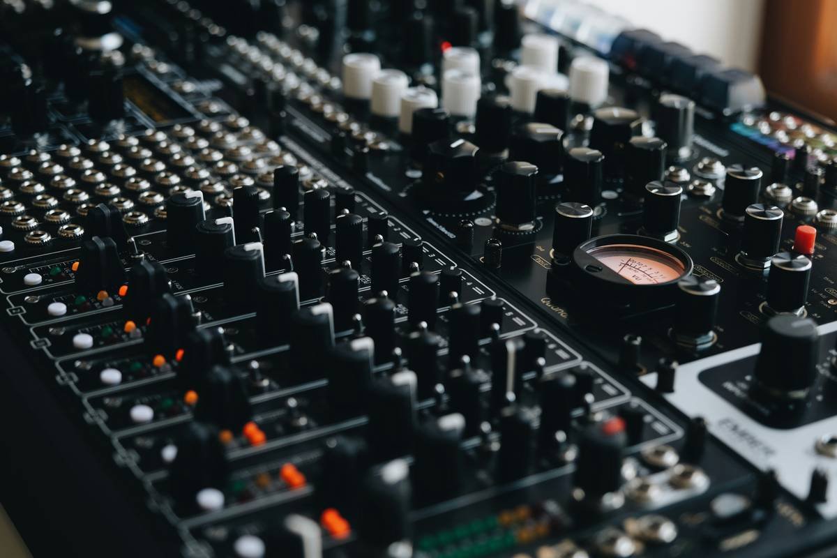 Stream Equipment Analysis: What Actually Works (and What’s Just Fan Noise)