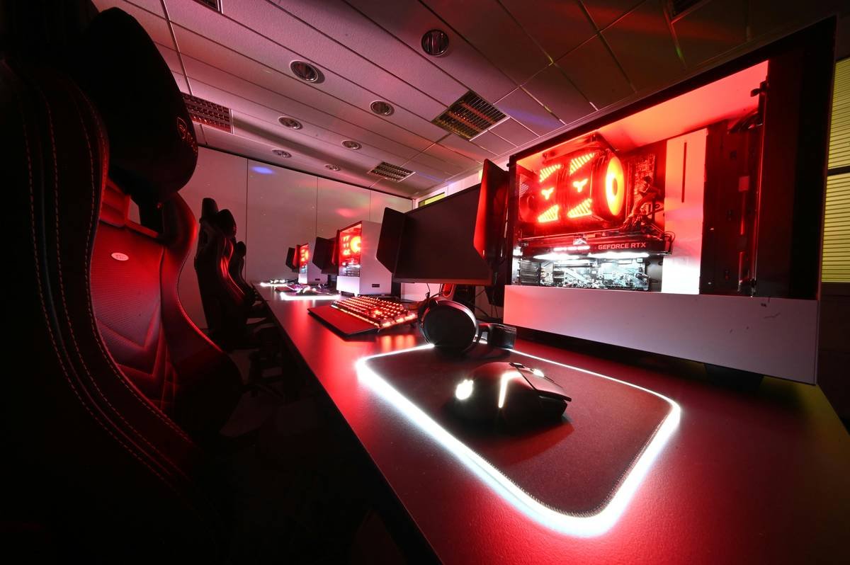 The Ultimate Capture Card Guide: Stop Wasting Bandwidth, Start Streaming Like a Pro