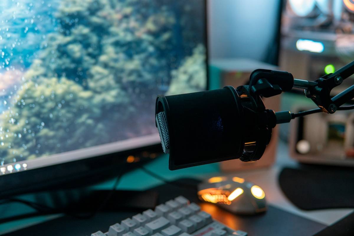 Webcam Review: The Streaming Creator’s Survival Guide to Not Looking Like a Glitch
